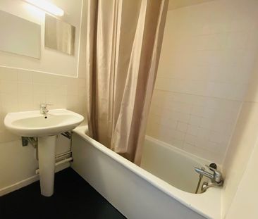 Location Appartement 1 pièce 31m² LE MESNIL ESNARD 76240 - Photo 4