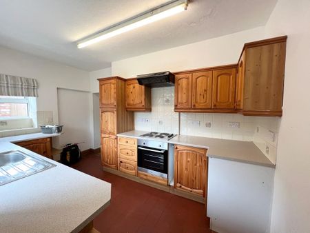 3 bedroom semi-detached house to rent - Photo 5