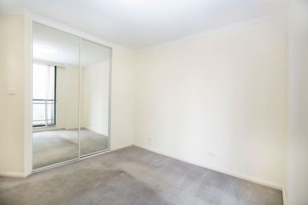 SPACIOUS, CONVENIENT NORTH-EAST FACING 3 BEDROOMS IN THE HEART OF ROCKDALE - Photo 4