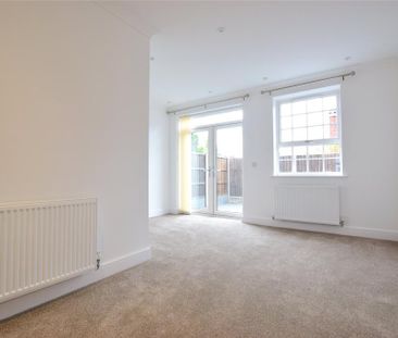 3 bedroom end of terrace house to rent - Photo 1