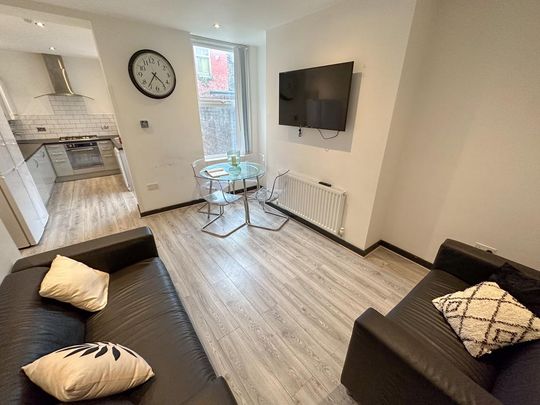 6 bedroom terraced house to rent - Photo 1