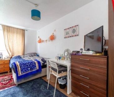 Room in a Shared Flat, Muscal House, W6 - Photo 4