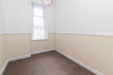 2 Bedroom Flat - Ground Floor - Photo 3