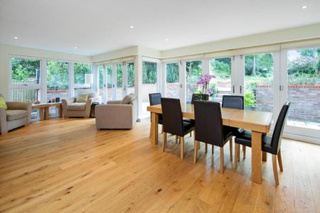 5 bedroom detached house to rent - Photo 2
