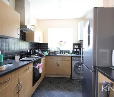 4 bedroom semi-detached house to rent - Photo 4