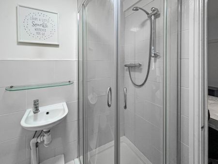 Front Room(Bronte), Flat 4, 55/57 Cathedral Road, Cardiff CF11 9HD - Photo 5