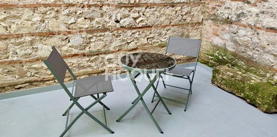 Studio rénové avec Terrasse dans immeuble avec buanderie et local vélo - Photo 2