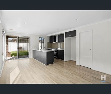8 Margitta Lane, Pakenham, Vic 3810 - Photo 5