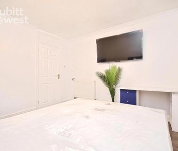 1 bedroom in a flat share to rent - Photo 3