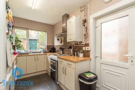 4 bed Semi-Detached House for Rent - Photo 2