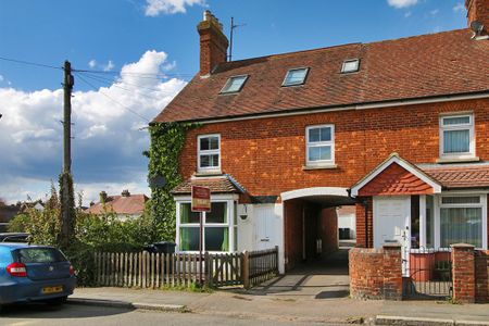 Framfield Road, Uckfield, TN22 - Photo 4