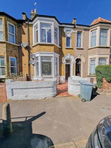4 Bed Flat, Bushey Road, E13 - Photo 4