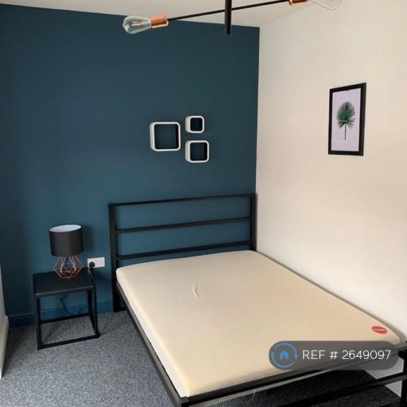 1 bedroom in a house share to rent - Photo 1