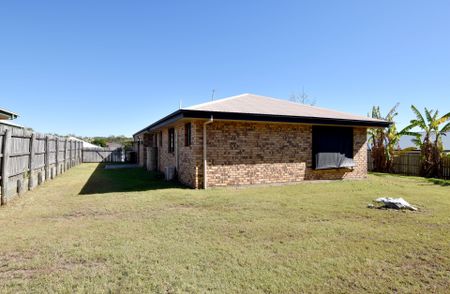 THIS TIDY ENTRY LEVEL, LOW MAINTENANCE HOME WILL NOT DISAPPOINT! - Photo 4