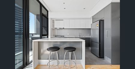 Deposit Secured - Optional - furnished/unfurnished | Floorboards throughout | Large balcony with water views - Photo 4