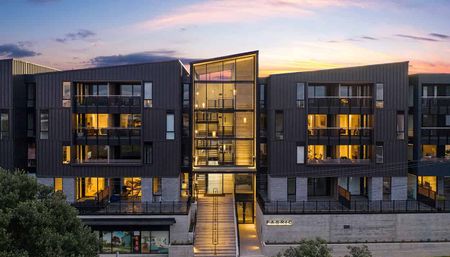 Modern 2-bed apartment with private balcony - Photo 5