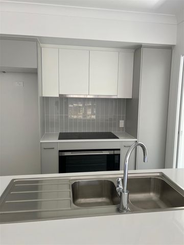 Modern & Stylish Newly Built Home in Bellbird Plac - Photo 4