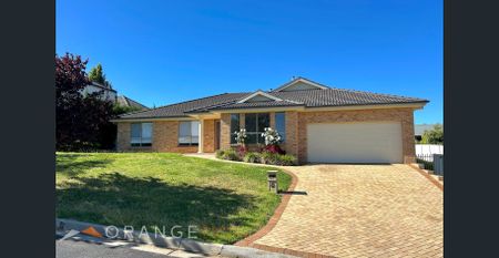 PERFECT FAMILY HOME! - Photo 2