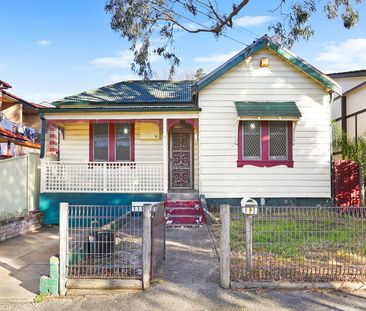 Spacious Three-Bedroom House - Photo 6