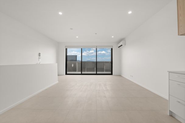 Pretty Awesome - Photo 1