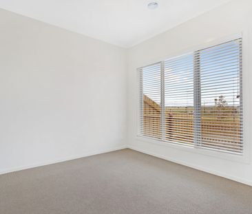 816 Eynesbury Road, Eynesbury VIC 3338 - House For Rent | Domain - Photo 3