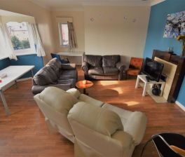 5 bedroom Flat in Bed), Burley - Photo 1