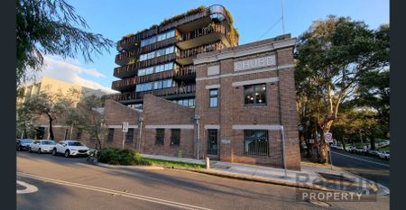 Luxury 2 bedroom apartment at convenient location - Photo 3