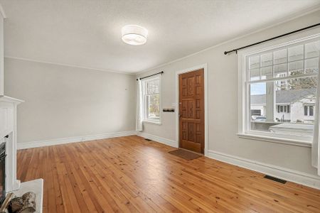 For Lease - 8 Carlotta Avenue, Vanier and Kingsview Park, Ontario - Photo 4