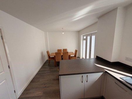 4 bedroom terraced house to rent - Photo 2