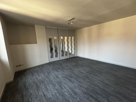 Location Appartement 2 pièces 59m² LE CREUSOT 71200 - Photo 3