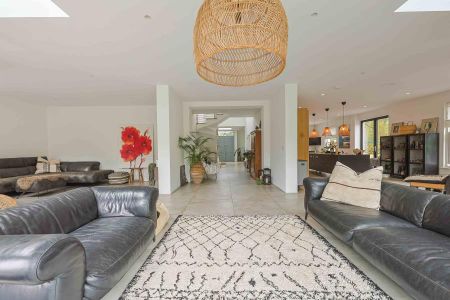 6 bedroom terraced house to rent - Photo 2