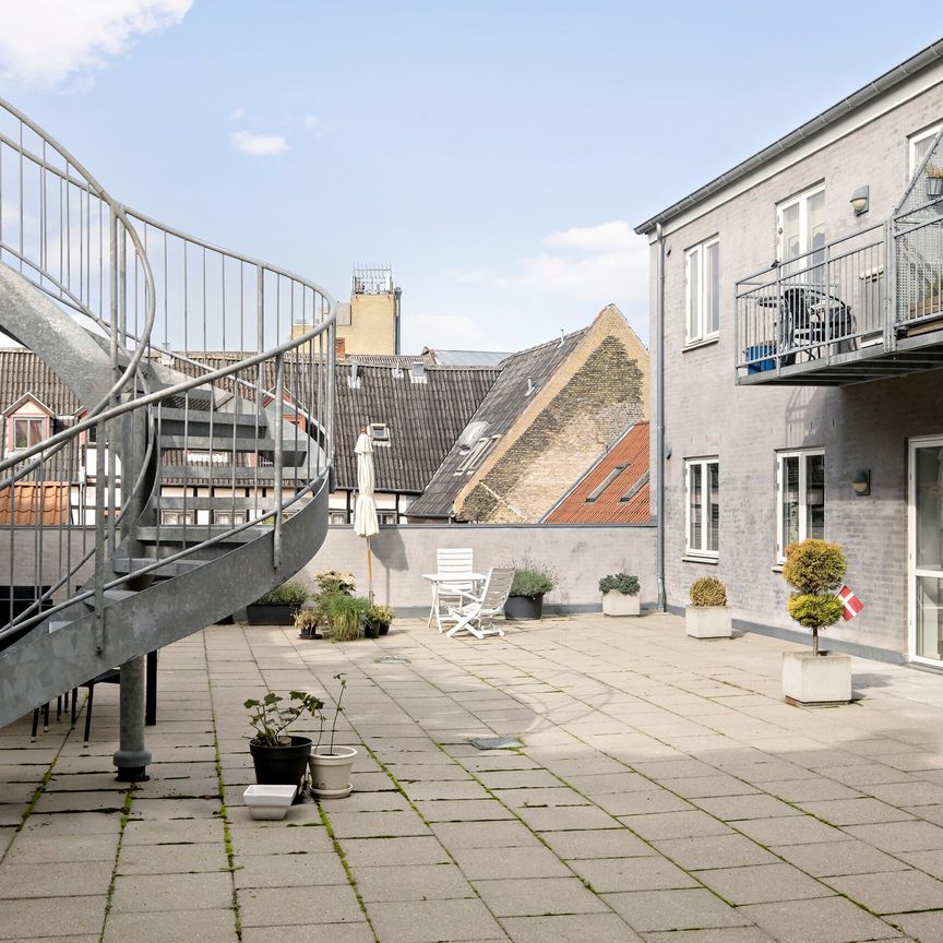 Attraktiv 3-værelses lejlighed i Aalborgs centrum - Photo 1