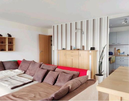 Schöne 2 Zimmer Whg. mit Weitblick in Queis, Balkon unt TG-Stellplatz! - Photo 1