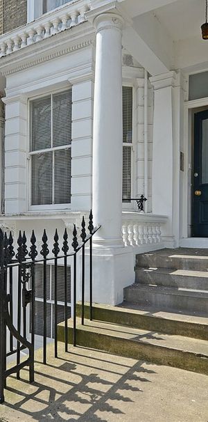 A fantastic studio apartment ideally located moments from the many amenities of Gloucester Road, Earls Court and High Street Kensington. - Photo 1
