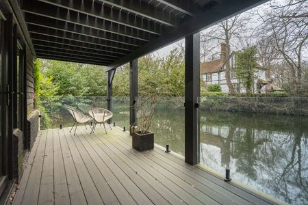 A high specification four-bedroom Barn conversion with additional one bedroom apartment. - Photo 4