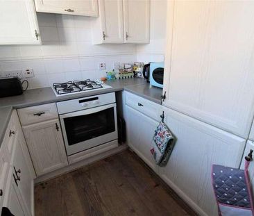 Nightingale Shott, Egham, TW20 - Photo 3