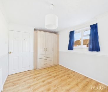 3 bedroom Mid Terraced House - Ferrier Road, Stevenage - Photo 2