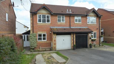 3 bedroom semi-detached house to rent - Photo 4