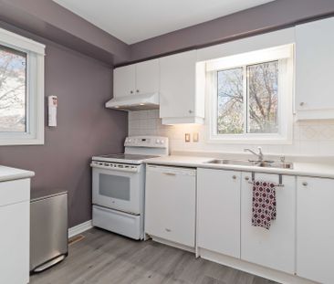 For Lease - 53 Courtleigh Square, Brampton, Ontario - Photo 5