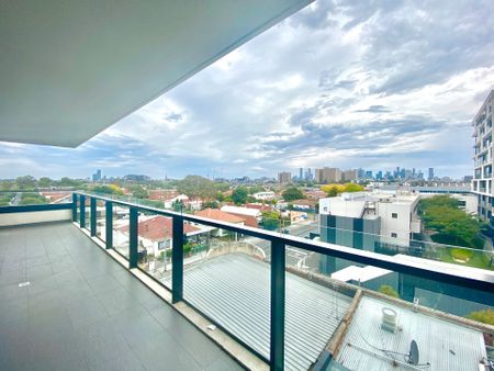 Two Large Bedroom Apartment with City Views - Photo 4