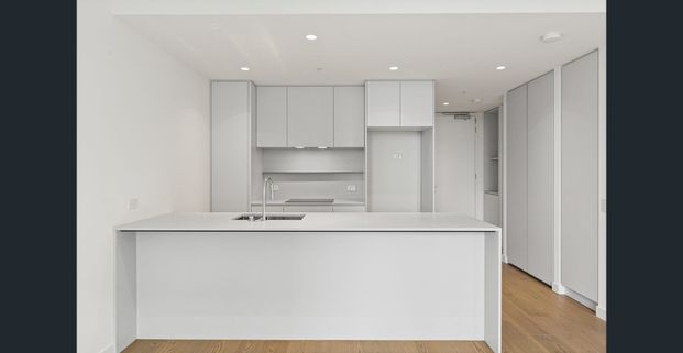 Brand-New Modern 2-Bed, 2-Bath Apartment in Moonee Valley Park - Photo 1