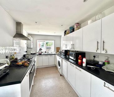 1 bedroom in a house share to rent - Photo 3
