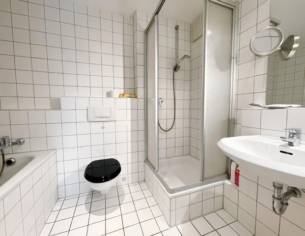 HELLE 2-ZIMMERWOHNUNG MIT GROßEM BALKON ZU MIETEN! - Foto 1