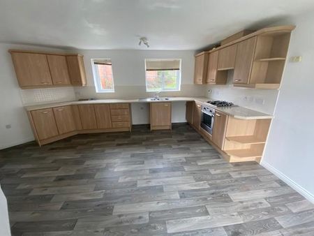 3 bedroom semi-detached house to rent - Photo 4