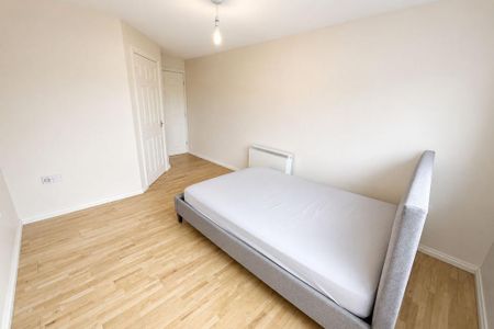 2 bedroom ground floor flat to rent - Photo 2