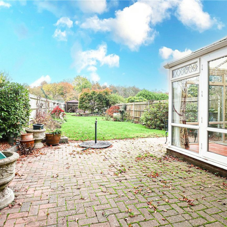 Bullens Green Lane, Colney Heath, St. Albans, AL4 0QR - Photo 1