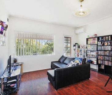 Charming Two-Bedroom Residence in Canterbury - Photo 2