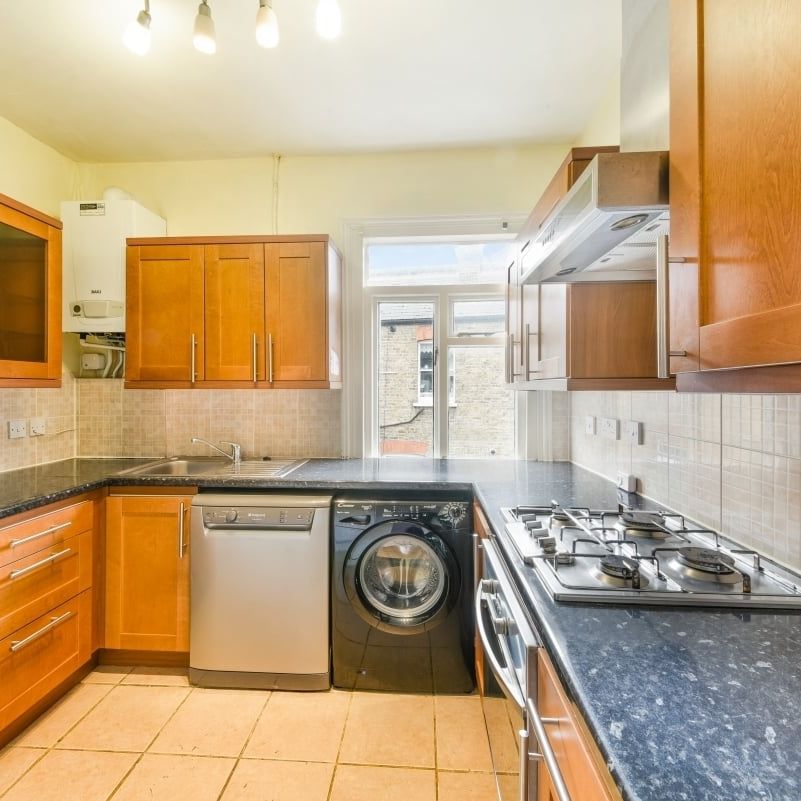 4 bedroom maisonette to rent - Photo 1
