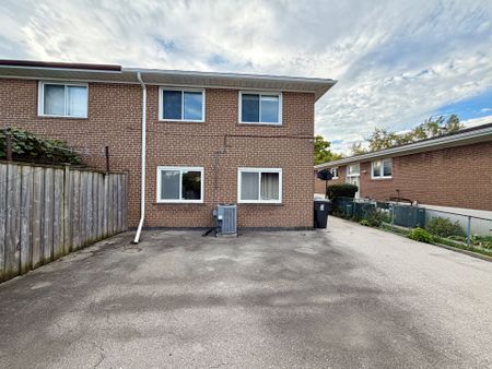 For Lease - 49 Howbert Drive Unit# Ground Floor & Basement, Toronto, Ontario - Photo 4