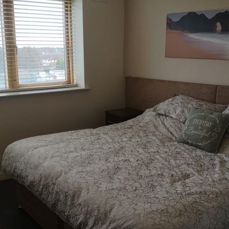 Beautiful room in shared apartment in Whitehall, Dublin - Photo 4